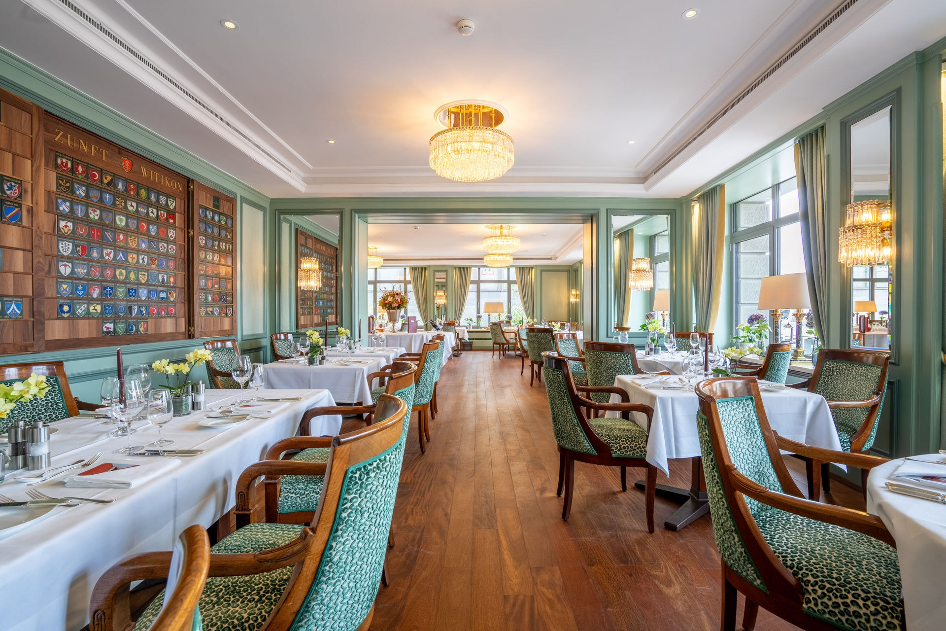 <p>Französische Klassiker neu interpretiert<br
/><strong>AU BEL ÉTAGE des Hotel Schweizerhof</strong></p>